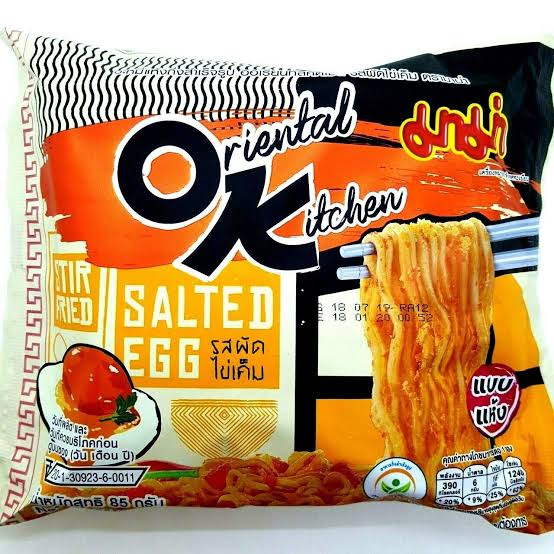 MAMA DRIED INSTANT NOODLES ORIENTAL KITCHEN STIR FRIED SALTED EGG FLAVOUR